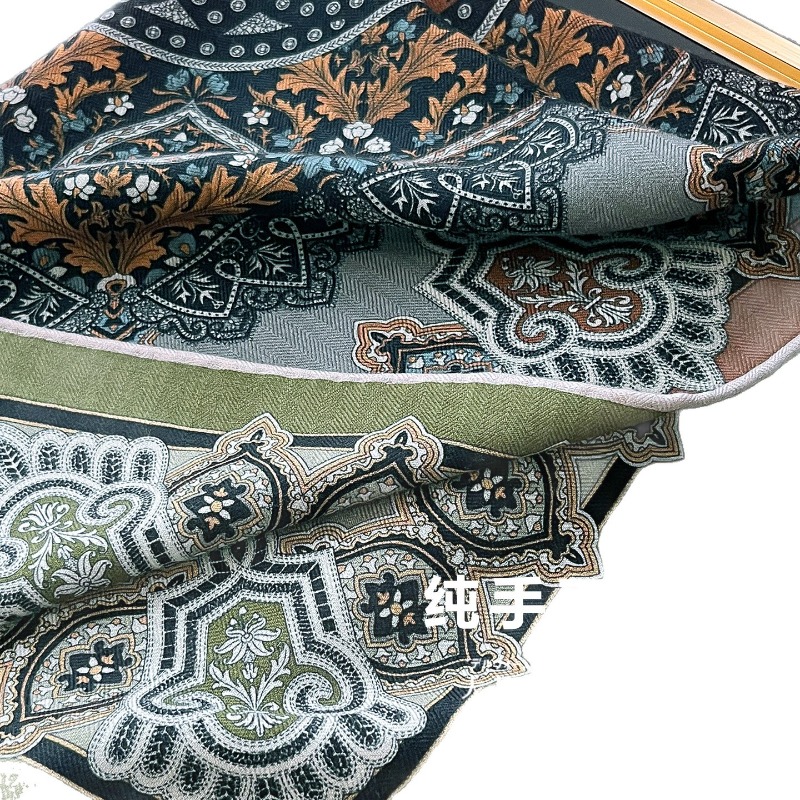 센트럴 컴퍼스 페르시안 플로럴 스퀘어 스카프 30% 멀 - Travel Accessories Gifts 리뷰 및 가격